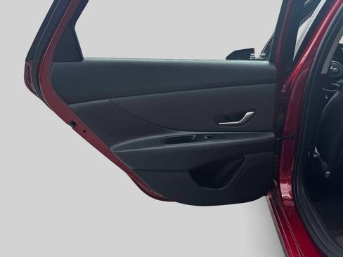 Certified 2023 Hyundai Elantra Limited FWD image 11