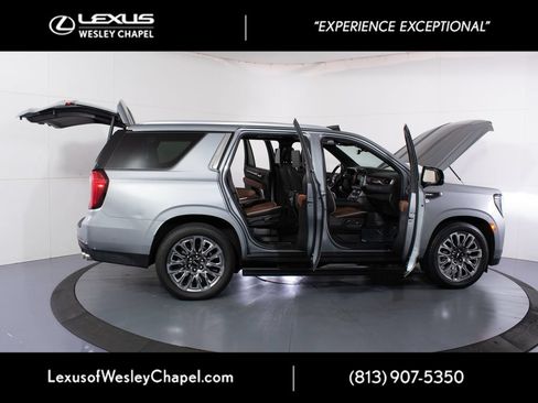 Used 2023 GMC Yukon Denali Ultimate AWD/4WD image 11