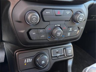 Used 2019 Jeep Renegade Limited w/ UConnect 8.4 Nav Group AWD/4WD image 23