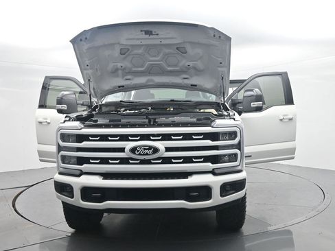 Used 2025 Ford F250 Lariat w/ Tremor Off-Road Package AWD/4WD image 92