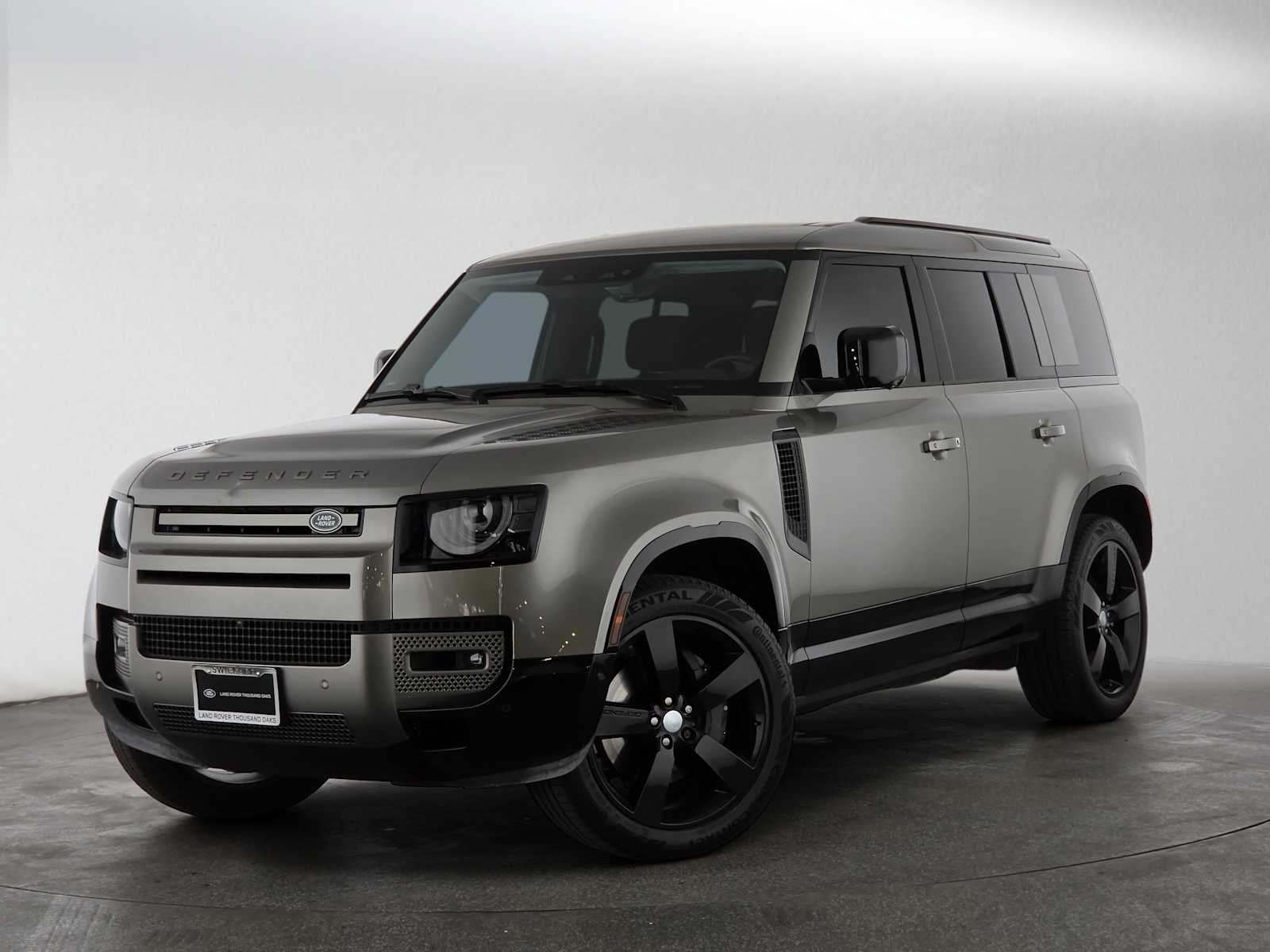 Used 2025 Land Rover Defender 110 X-Dynamic SE AWD/4WD image 1