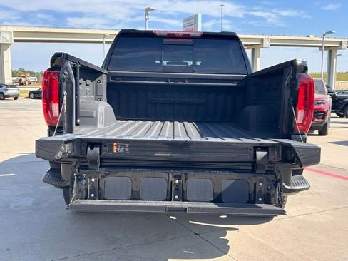 Used 2023 GMC Sierra 1500 Denali w/ Technology Package AWD/4WD image 11