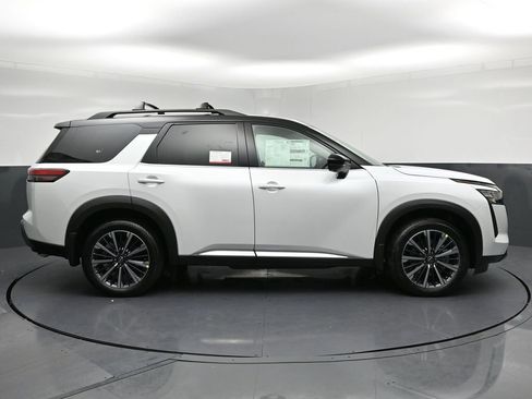 New 2026 Nissan Pathfinder Platinum w/ Lighting Package AWD/4WD image 30