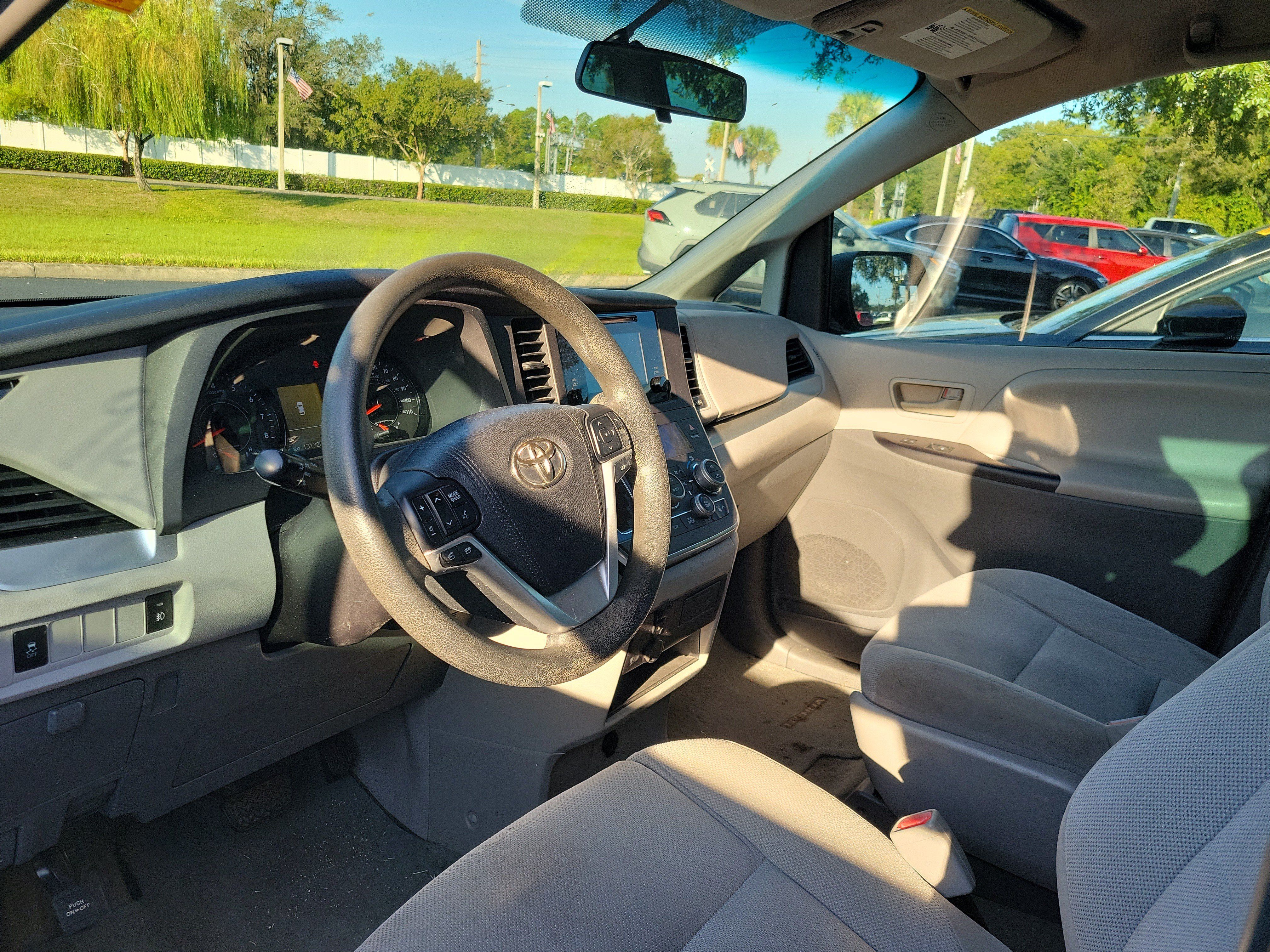 Used 2015 Toyota Sienna L FWD image 26