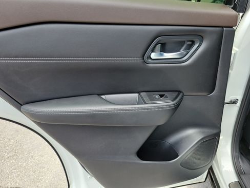 Used 2023 Nissan Rogue SL AWD/4WD image 29