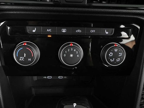 Certified 2023 Volkswagen Taos SE FWD image 26