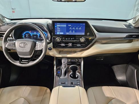 Used 2023 Toyota Highlander Limited AWD/4WD image 10