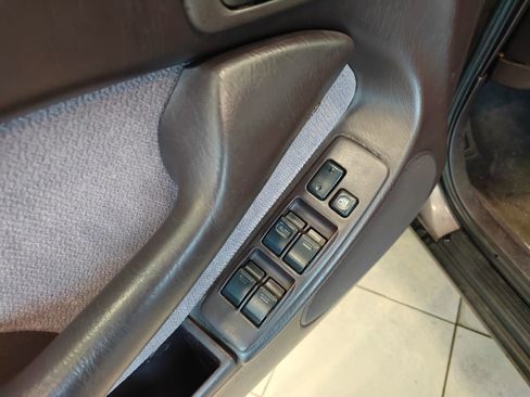 Used 1995 Toyota Camry LE FWD image 9