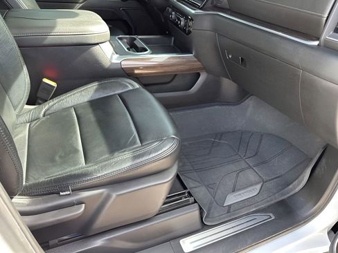 Used 2024 Chevrolet Silverado 3500 LT w/ Convenience Package image 16