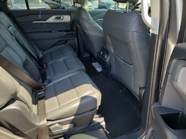 Used 2026 Ford Explorer Active w/ Active Comfort Package RWD image 16