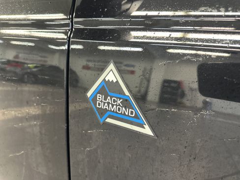 Used 2024 Ford Bronco Black Diamond image 6