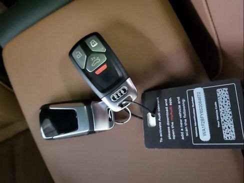 Used 2025 Audi Q5 e Prestige w/ Prestige Package image 18