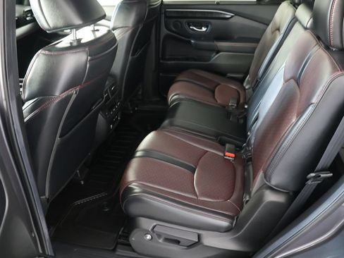 Used 2025 Honda Pilot Black Edition image 22