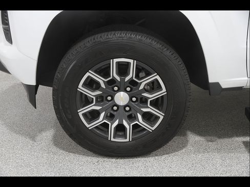 Used 2024 Chevrolet Colorado LT w/ LT Convenience Package III AWD/4WD image 23