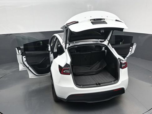 Used 2021 Tesla Model Y Long Range AWD/4WD image 30