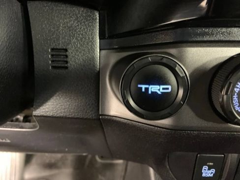 Used 2018 Toyota Tacoma TRD Off-Road w/ TRD Premium Off Road Package AWD/4WD image 26