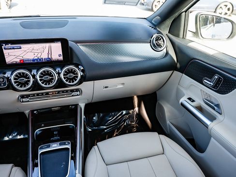 Certified 2025 Mercedes-Benz GLA 250 4MATIC image 12