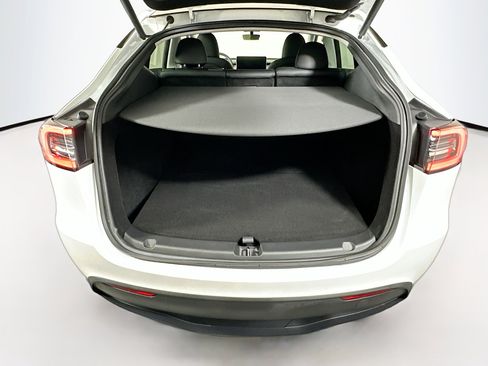 Used 2023 Tesla Model Y Long Range image 28