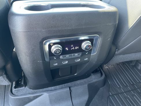 Used 2021 GMC Yukon Denali w/ Denali Ultimate Package AWD/4WD image 22