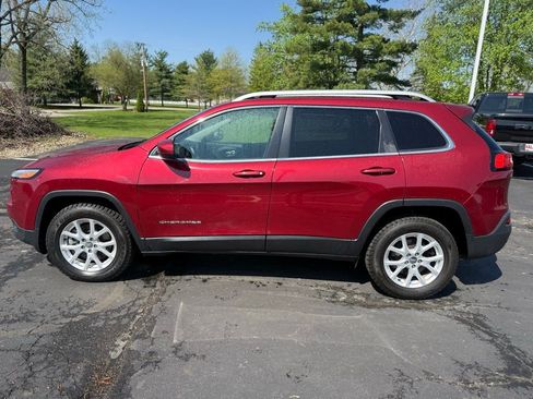 Used 2017 Jeep Cherokee Latitude w/ Cold Weather Group AWD/4WD image 6