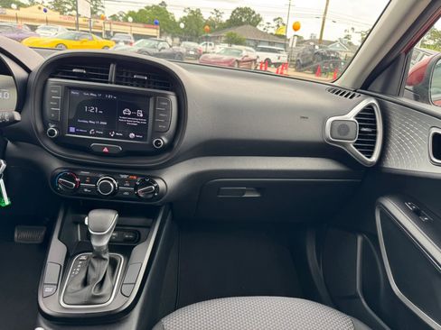 Used 2023 Kia Soul LX w/ Option Group 015 FWD image 28
