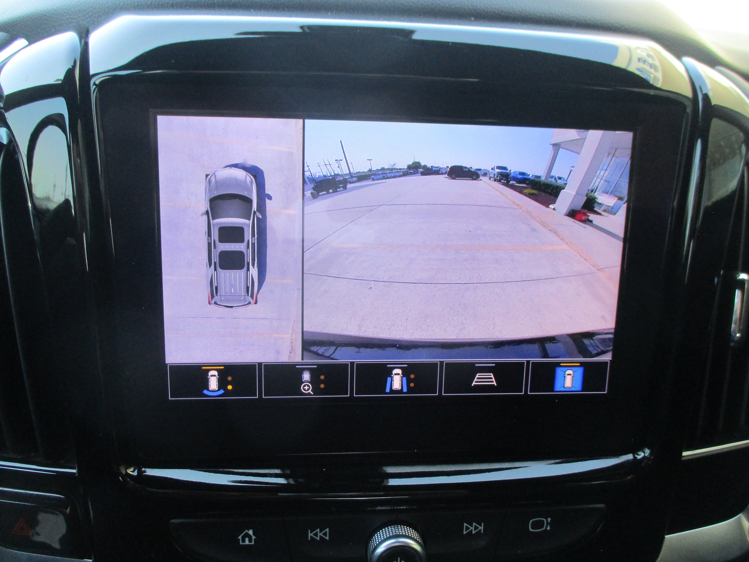 Used 2023 Chevrolet Traverse RS FWD image 20
