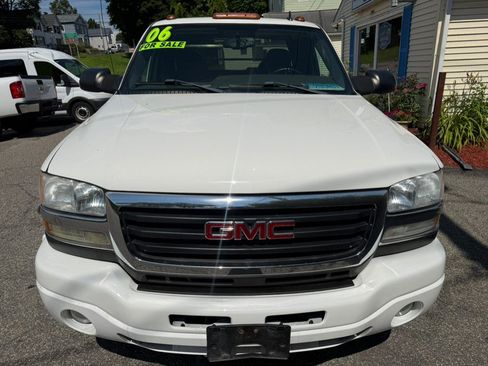 Used 2006 GMC Sierra 2500 SLE w/ Heavy-Duty Power Package AWD/4WD image 4