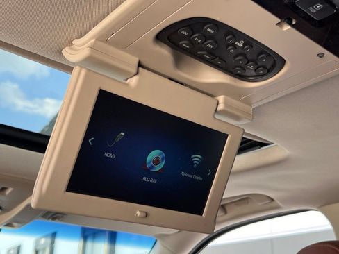 Used 2018 Cadillac Escalade ESV Luxury AWD/4WD image 42