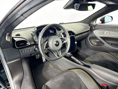 Used 2023 McLaren Artura RWD image 5