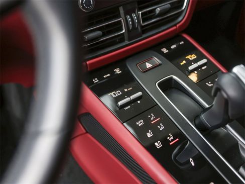 Certified 2023 Porsche Macan S image 26