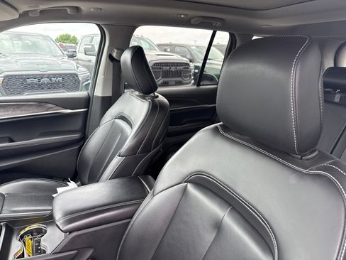 Used 2023 Jeep Grand Cherokee 4WD 4xe image 11