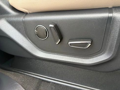 Used 2024 Ford Expedition Limited image 44