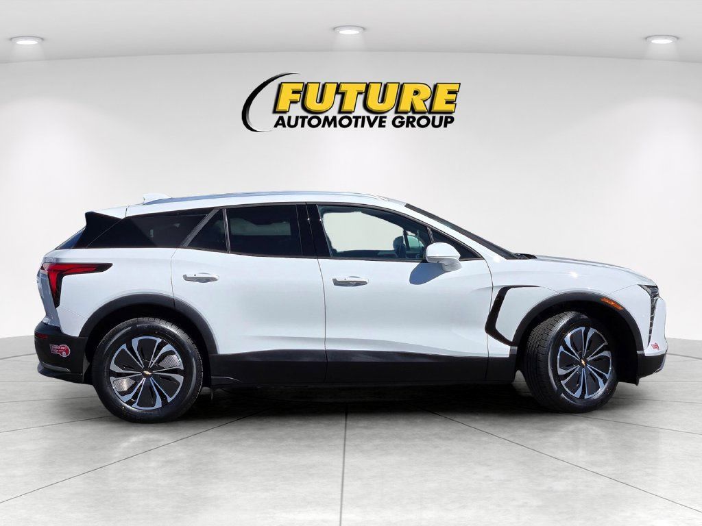 Used 2024 Chevrolet Blazer EV LT AWD/4WD image 3
