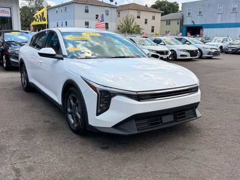 Used 2025 Kia K4 FWD image 2
