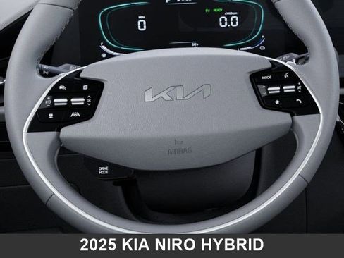 Used 2025 Kia Niro EX image 22