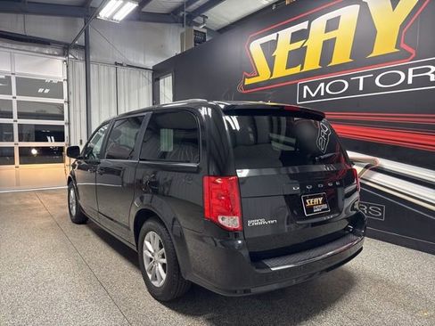 Used 2019 Dodge Grand Caravan SXT image 13