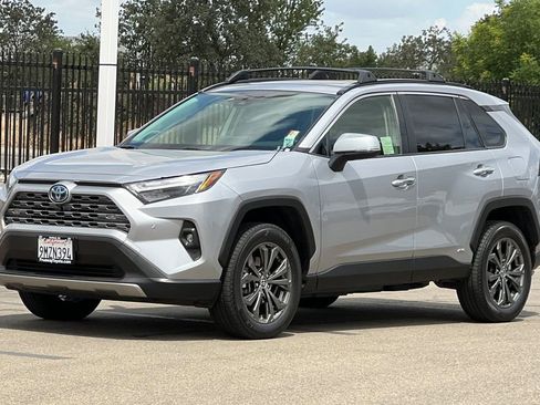 Certified 2022 Toyota RAV4 Limited AWD/4WD image 10