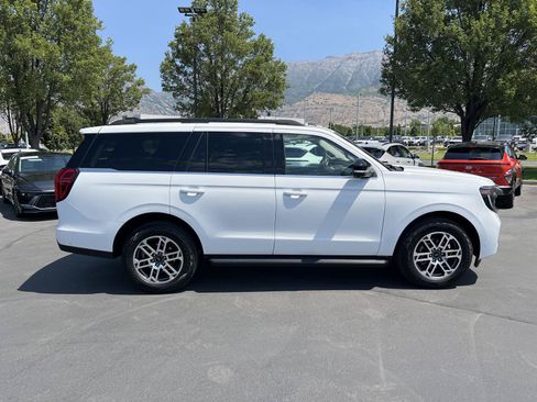 Used 2025 Ford Expedition Active AWD/4WD image 6