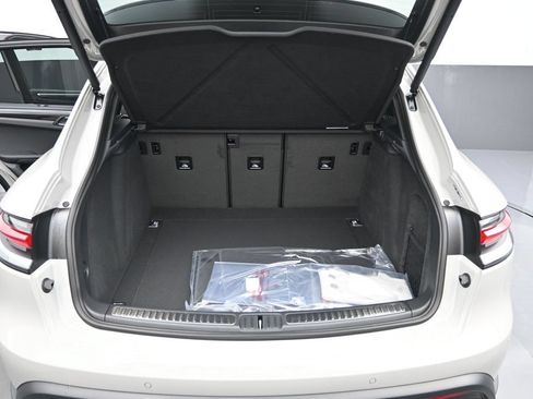New 2026 Porsche Macan AWD/4WD image 27