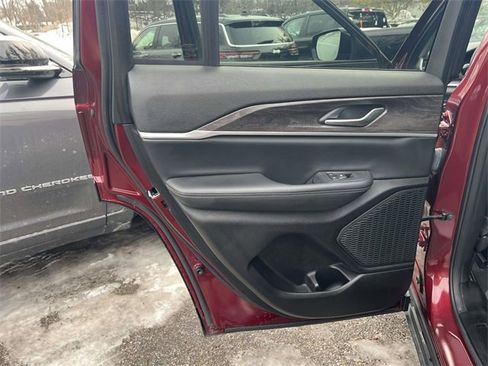 Certified 2023 Jeep Grand Cherokee Limited image 17