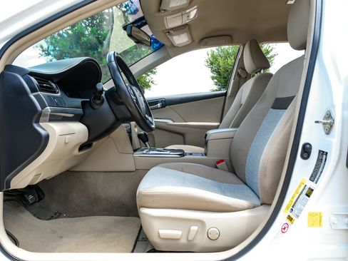 Used 2013 Toyota Camry XLE FWD image 4