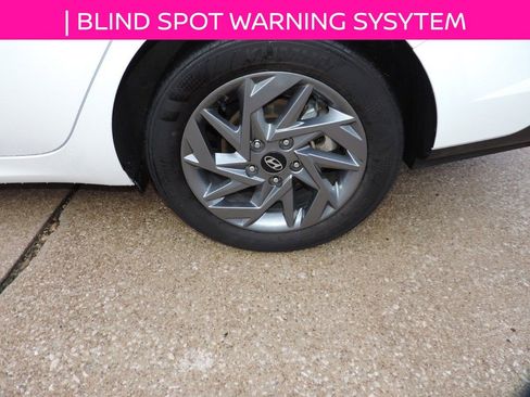 Used 2024 Hyundai Elantra SEL FWD image 12