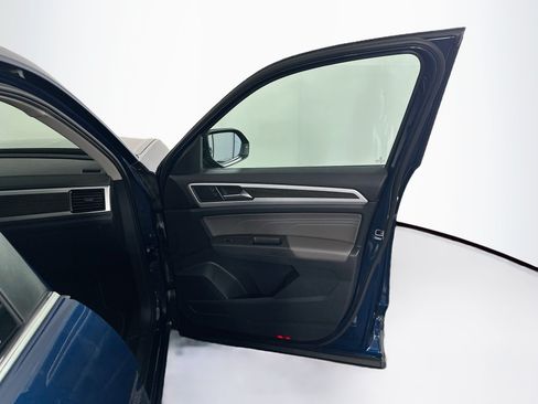 Used 2022 Volkswagen Atlas SE w/ Panoramic Sunroof Package FWD image 36