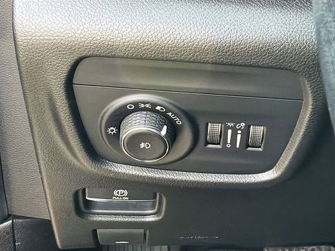 Used 2021 Jeep Grand Cherokee L Overland w/ Luxury Tech Group IV image 39