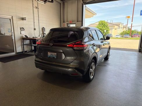 Used 2023 Nissan Kicks S FWD image 3