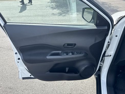 Used 2021 Nissan Kicks S FWD image 14