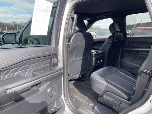Used 2024 Ford Expedition Platinum image 12