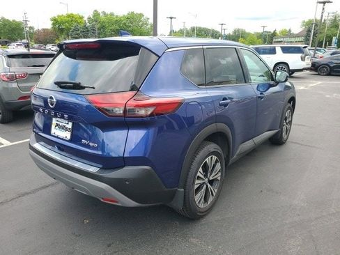 Used 2021 Nissan Rogue SV image 3