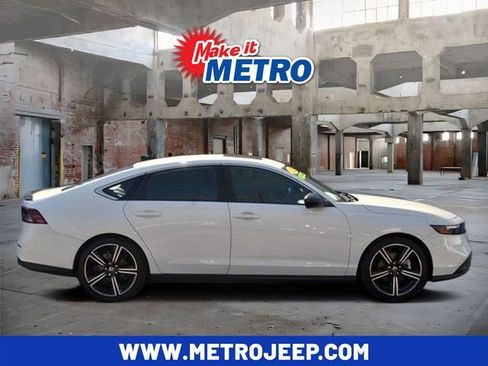 Used 2023 Honda Accord Sport image 1