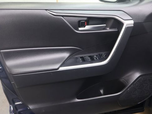 Used 2020 Toyota RAV4 XLE w/ Convenience Package image 16